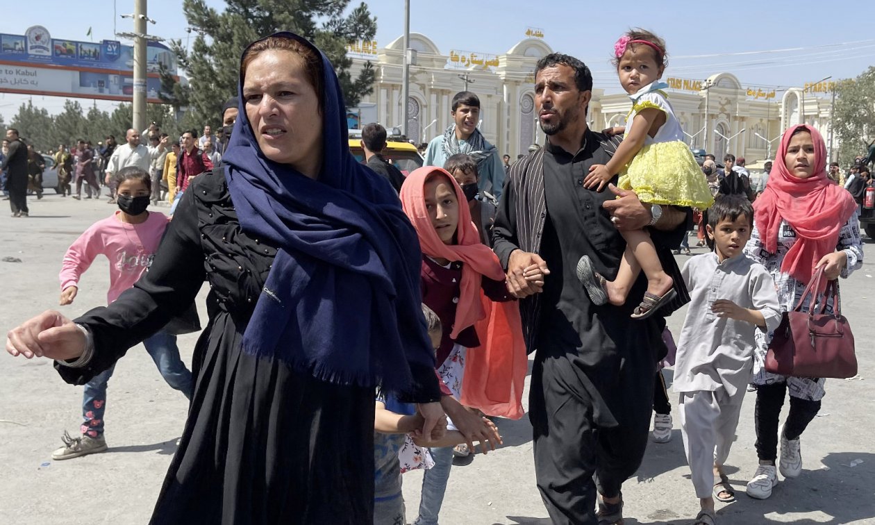 Des ONG critiquent les plans britanniques pour la relocalisation des réfugiés afghans Des ONG critiquent les plans britanniques pour la relocalisation des réfugiés afghans