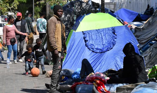 À Tunis, l'errance d'une centaine de demandeurs d'asile et réfugiés À Tunis, l'errance d'une centaine de demandeurs d'asile et réfugiés