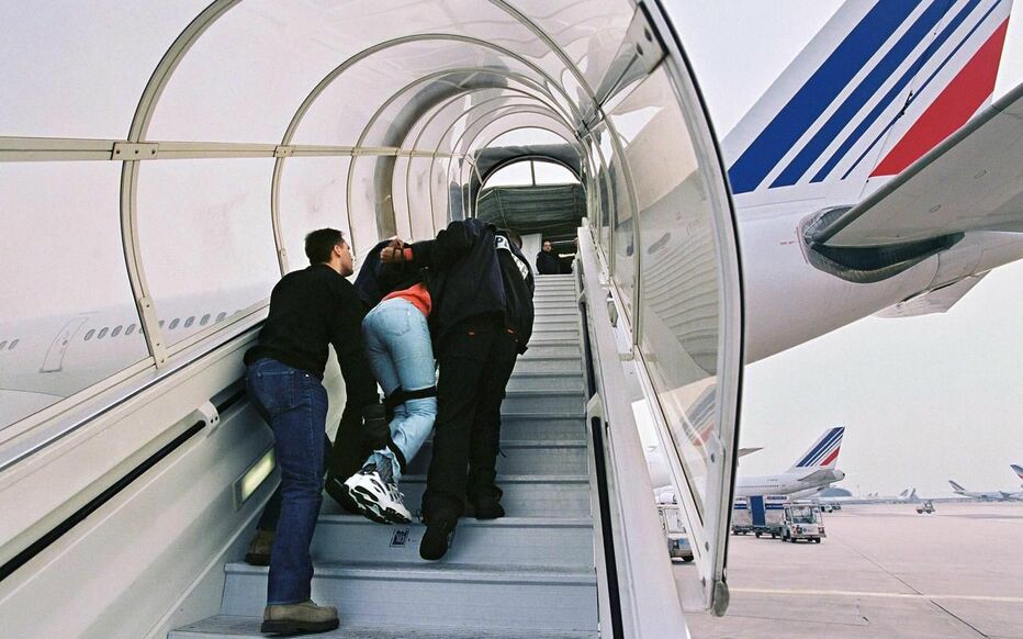 Immigration : Hausse du nombre d'éloignements forcés en France