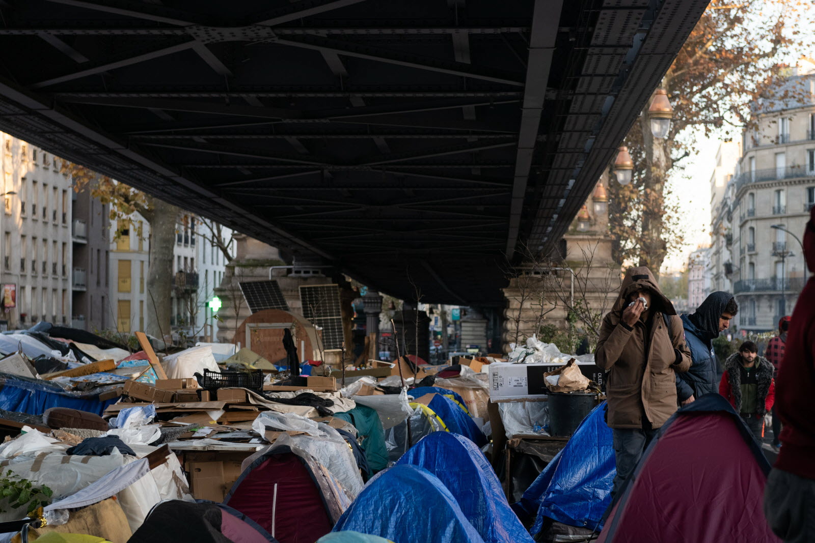 Immigration : le gouvernement français prêt à durcir son dispositif sur les travailleurs sans papiers Immigration : le gouvernement français prêt à durcir son dispositif sur les travailleurs sans papiers