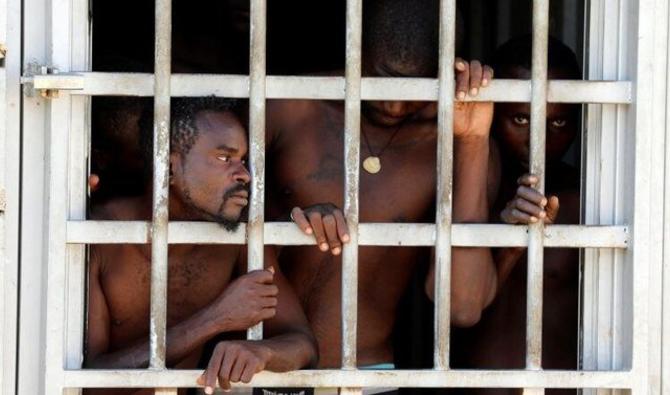 Des milliers de migrants arrêtés par les autorités libyennes et détenus dans des «conditions inhumaines» Des milliers de migrants arrêtés par les autorités libyennes et détenus dans des «conditions inhumaines»