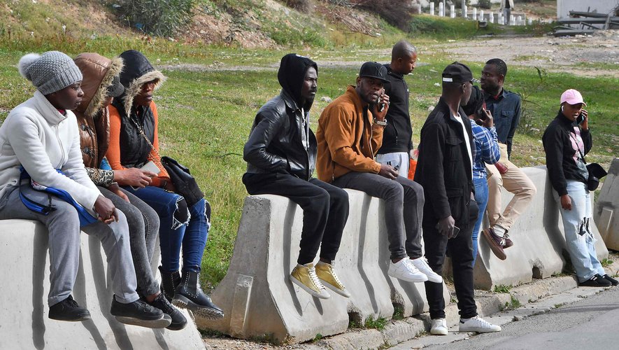 Tunisie : heurts entre Tunisiens et migrants d'Afrique Tunisie : heurts entre Tunisiens et migrants d'Afrique