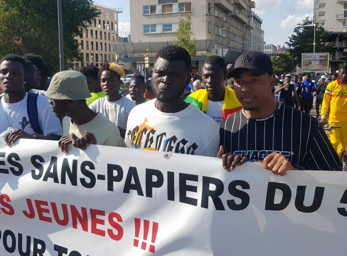 Loi immigration en France : "quelques milliers" de régularisations par an Loi immigration en France : "quelques milliers" de régularisations par an