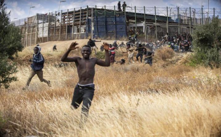 Immigration : Près de 2.000 migrants tentent d'entrer dans l'enclave espagnole de Melilla depuis le Maroc