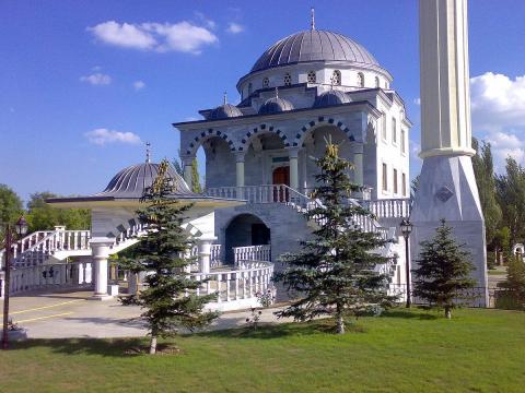 Ukraine : récits contradictoires sur le bombardement de la mosquée de Marioupol