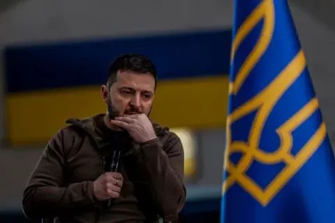 Zelensky se rend à Washington pour une visite déjà historique