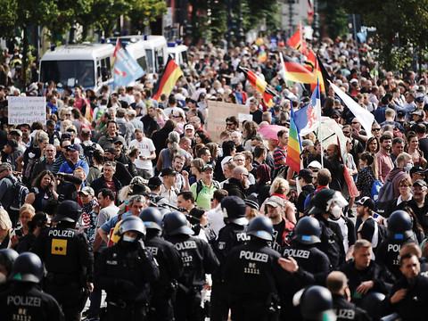 Allemagne : Les opposants aux mesures contre le coronavirus manifestent avec violence