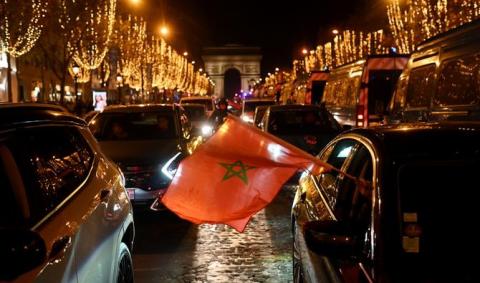 la liesse des supporters du Maroc sur les Champs-Elysées