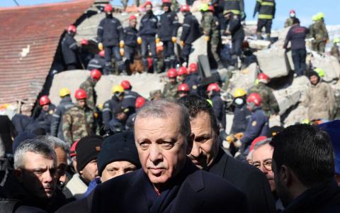 les critiques s'intensifient contre Erdogan