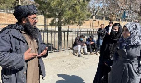 Les talibans interdisent aux filles d'accéder à l'université