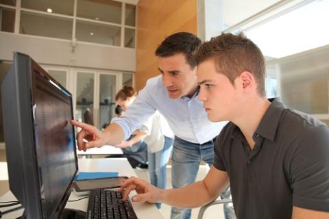 France : la formation d'adultes à la recherche de candidats