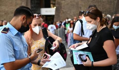 Italie : les touristes pris de court par l'introduction du passe sanitaire