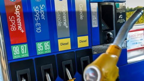 Le gouvernement financera une remise de 15 centimes par litre de carburant