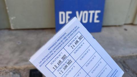 Premier tour des législatives en France : un coude à coude provisoire
