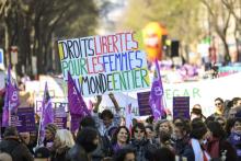 8 mars 2022 : Les femmes manifestent pour leurs droits, le regard tourné vers l'Ukraine
