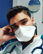 Amine, jeune médecin marseillais, spécialiste du démontage des fake news