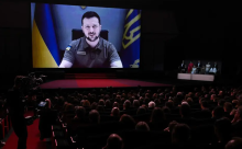 Le Festival de Cannes s'ouvre avec Zelensky, qui convoque l'esprit de Chaplin