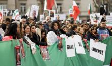 Des Iraniens interpellent l'Europe lors d'une manifestation à Paris