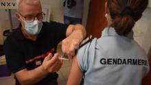 La France vaccine ses gendarmes et incite ses policiers à le faire