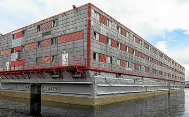 Immigration : le Royaume-Uni va héberger 500 demandeurs d'asile sur une barge