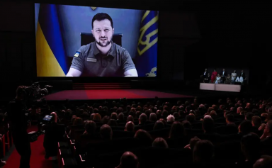 Le Festival de Cannes s'ouvre avec Zelensky, qui convoque l'esprit de Chaplin
