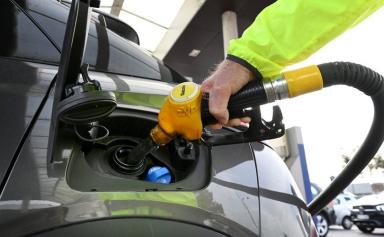 France : L'indemnité carburant bénéficiera «à la moitié des ménages»