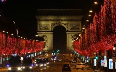 Les Champs-Elysées visent les 10 millions de visiteurs pour les fêtes de fin d'année