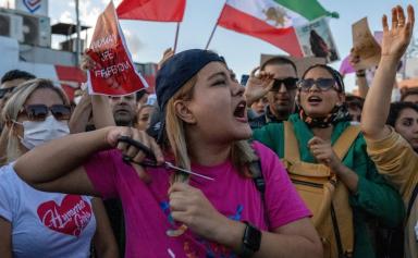 Les écolières iraniennes, fer de lance de la contestation contre les mollahs
