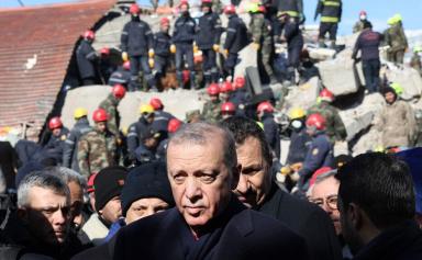 les critiques s'intensifient contre Erdogan