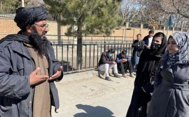 Les talibans interdisent aux filles d'accéder à l'université
