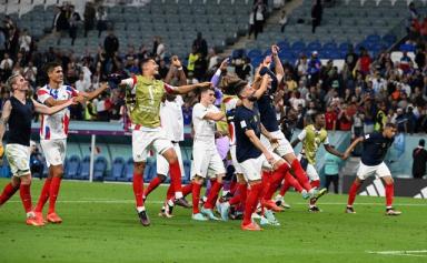 Les Bleus entrent en force dans le Mondial, et Giroud dans l'histoire
