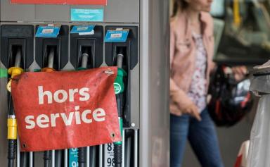 Carburants: les professionnels ne prévoient pas de pénurie sur la route des vacances