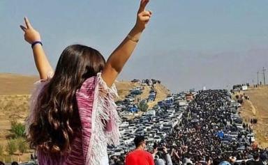 Iran: Les forces de sécurité tirent sur des manifestants après un hommage à Mahsa Amini