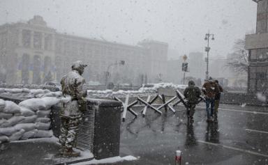 La guerre entre dans Kiev, l'Europe dénonce un «crime de guerre majeur» à Marioupol