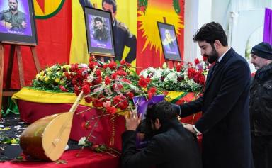 Les Kurdes de France et d'Europe rendent hommage aux morts de la fusillade à Paris