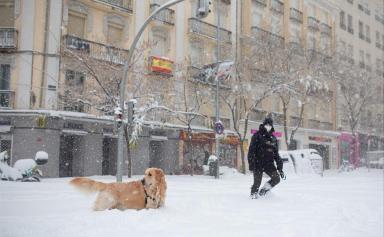 Une tempête de neige sème le chaos en Espagne