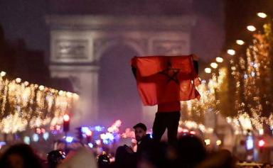 Les Champs Elysées en rouge étoilé : le Maroc en fête