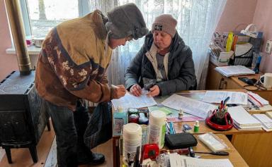 cette médecin ukrainienne fait l'impossible pour soigner la population