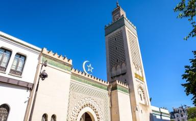 La Grande Mosquée de Paris dénonce «les violences racistes de milices néonazies»