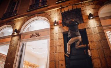 Paris : Adeptes du parkour, ils éteignent les enseignes laissées allumées