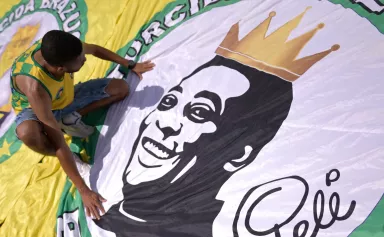 Les Brésiliens font leurs adieux au légendaire Pelé