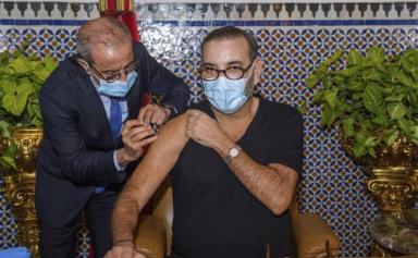 Vaccination du roi Mohamed VI contre le nouveau coronavirus, le 28 janvier 2021 au palais royal de Fès. AZZOUZ BOUKALLOUCH/AFP