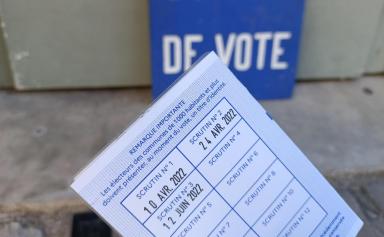 Premier tour des législatives en France : un coude à coude provisoire