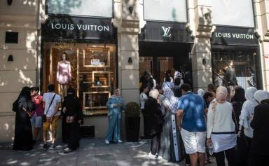 Magasin Vuitton à Istanbul pris d'assaut par des touristes