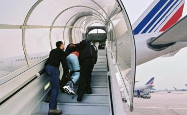Immigration : Hausse du nombre d'éloignements forcés en France