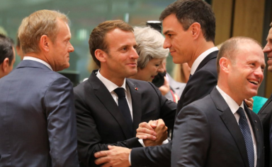 Après une nuit de négociations et le blocage de l'Italie, les dirigeants européens se sont finalement mis d'accord sur les migrants.