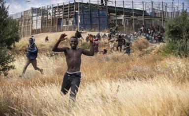 Immigration : Près de 2.000 migrants tentent d'entrer dans l'enclave espagnole de Melilla depuis le Maroc