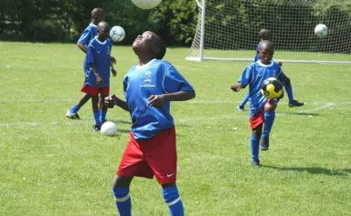 Prévenir les risques liés à l’émigration des jeunes joueurs de football