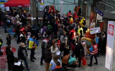 Ukraine : 100 000 réfugiés de plus en 24 heures