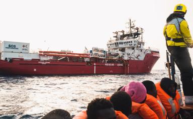 Le navire Ocean Viking débarque 230 migrants en France, une première